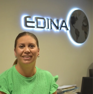 Lorena Pastor, diseñadora web y gráfica