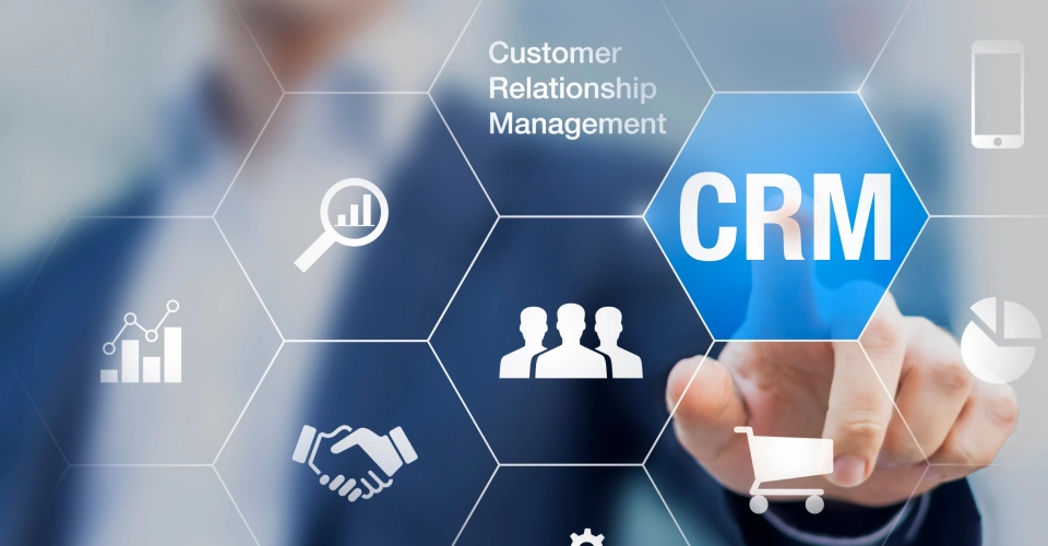 Desarrollo CRM a medida Imagen de un rompecabezas abstracto en colores azules, simbolizando la integración personalizada de un sistema CRM.